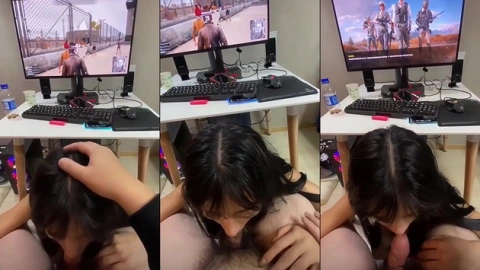 Đang dở trận pubg với hội bạn thì em người yêu đòi bú cu đành chiều ý em