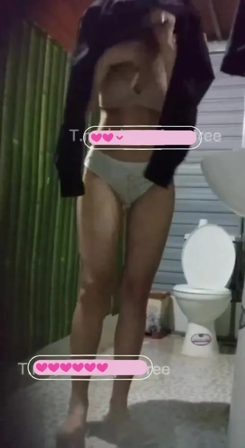 Quay Lén Chị Cùng Phòng Trọ Dáng Nuột Vú To Thay Quần Áo